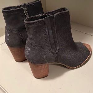 Women’s booties size 9